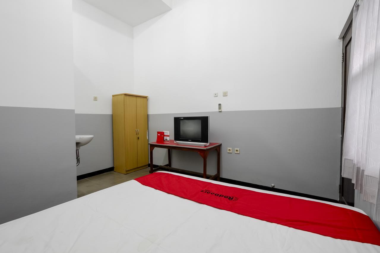 Reddoorz @ Prambanan Timur Raya Semarang Exterior foto